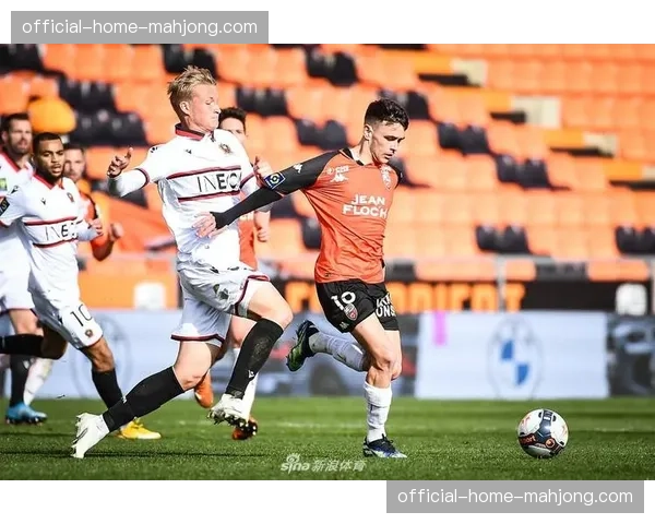 尼斯主场3-3战平洛里昂,卢谢梅开二度难阻对手补时扳平 尼斯主场3-3战平洛里昂,卢谢梅开二度难阻对手补时扳平