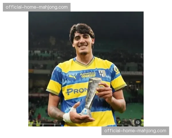 帕尔马特罗伊洛头球破门,VAR介入确认进球有效 帕尔马特罗伊洛头球破门,VAR介入确认进球有效