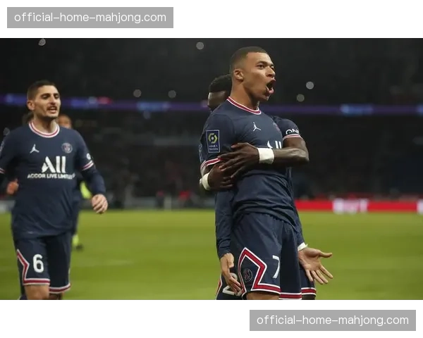 法甲：巴黎圣日耳曼4-0大胜摩纳哥，登贝莱两射一传