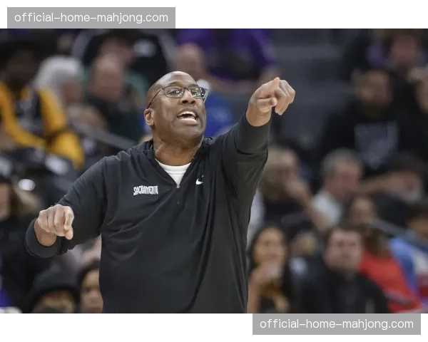 迈克-布朗教练专访：详解国王“速度与空间”体系的构建与挑战