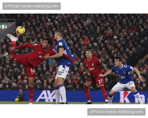 战术复盘：曼联变阵三后卫，客场逼平纽卡斯尔联