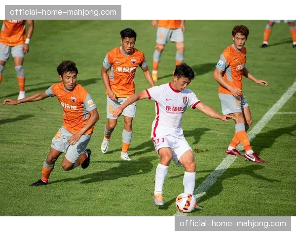 战术板：解析成都蓉城高位逼抢体系在首轮比赛中的成功应用