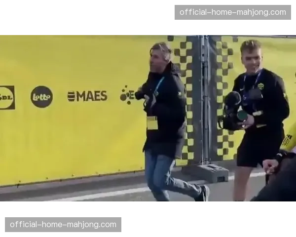 环弗兰德斯女子组前三：沃勒林冠军，费朗-普雷沃亚军，皮特斯季军